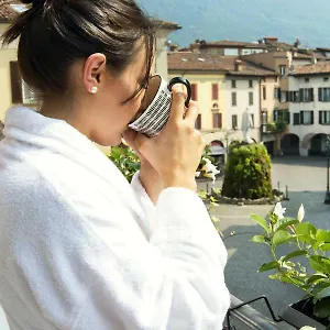 https://la-quadra-suites.it-lombardy.com